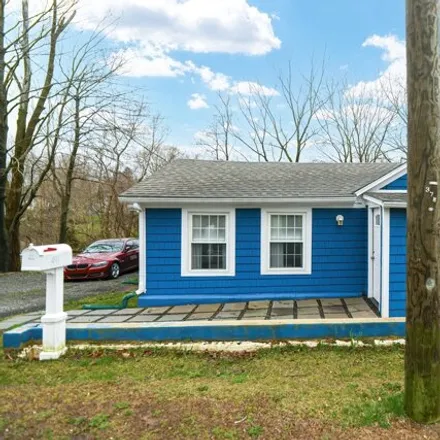 Buy this 1 bed house on 485 East Main Street in Middletown, CT 06457