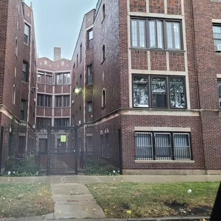 Buy this 2 bed condo on 815-825 East 53rd Street in Chicago, IL 60615