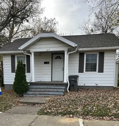 Rent this 4 bed house on 822 East 12th Street in Bloomington, IN 47408