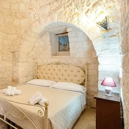 Rent this 5 bed house on Martina Franca in Viale della Stazione, 74015 Martina Franca TA