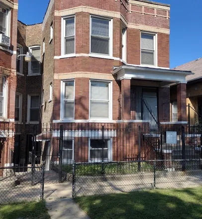 Buy this 3 bed duplex on 6718 South Saint Lawrence Avenue in Chicago, IL 60637