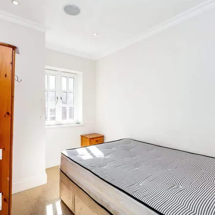 Rent this 2 bed apartment on 31 Keswick Road in London, SW15 2JE