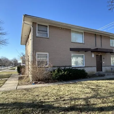 Image 1 - 9205 West Sheridan Avenue, Milwaukee, WI 53225, USA - House for sale