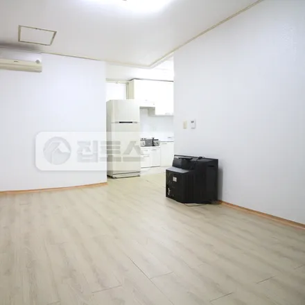 Rent this studio apartment on 서울특별시 서초구 반포동 734-20