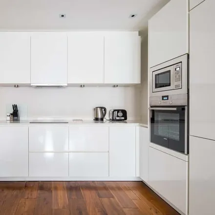 Rent this 2 bed apartment on 2 Tavistock Place in London, WC1H 9RA