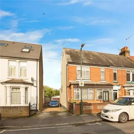 Buy this 3 bed house on MaI's bespoke bouquets in 46 Valley Road, Medway