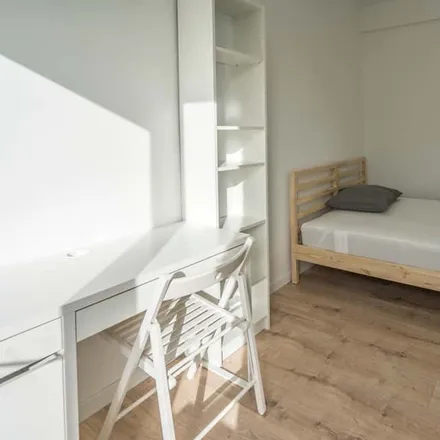 Rent this 3 bed room on Stadhoudersweg 97A-02 in 3039 EC Rotterdam, Netherlands