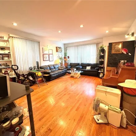 Image 7 - 1614 Avenue R, New York, NY 11229, USA - Townhouse for sale