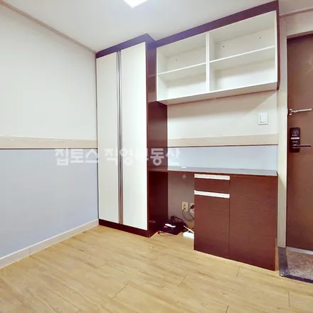 Rent this studio apartment on 서울특별시 관악구 봉천동 104-5