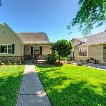 Buy this 2 bed house on 3994 T Street in Sacramento, CA 95819