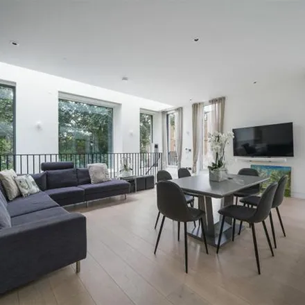 Rent this 3 bed apartment on 31 Blenheim Terrace in London, NW8 0EH