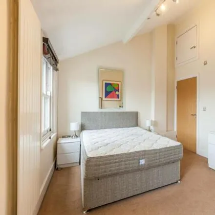 Image 3 - The Town House, 5 Fournier Street, Spitalfields, London, E1 6QE, United Kingdom - Apartment for rent