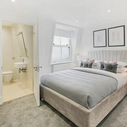 Rent this 2 bed apartment on 97 New Bond Street in East Marylebone, London