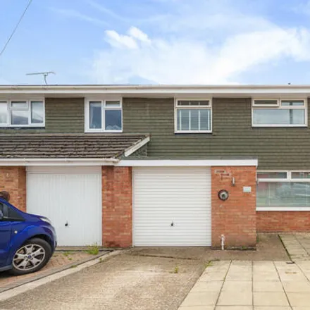 Buy this 3 bed townhouse on Copthorn Close in Farmers Way, Maidenhead