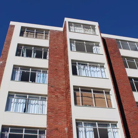 Rent this 1 bed apartment on Kingsbury Park in Rondebosch, Cape Town