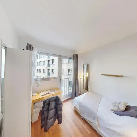Rent this 4 bed room on 2 Rue Jean-Pierre Bloch in 75015 Paris, France