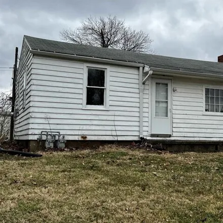 Buy this studio house on 677 West Orchard Drive in Macomb, IL 61455