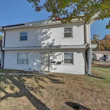 Image 2 - 1826 J Avenue Northeast, Cedar Rapids, IA 52402, USA - Duplex for sale