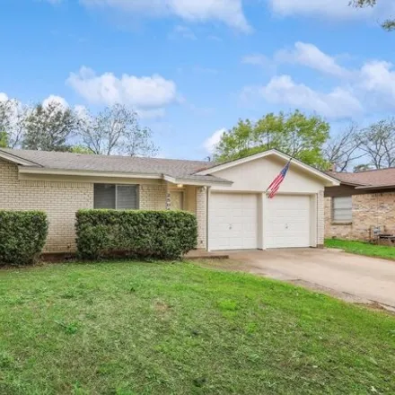 Buy this 3 bed house on 2526 Kingston Street in Arlington, TX 76015