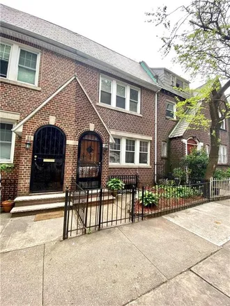 Image 1 - 21 East 18th Street, New York, NY 11226, USA - House for sale
