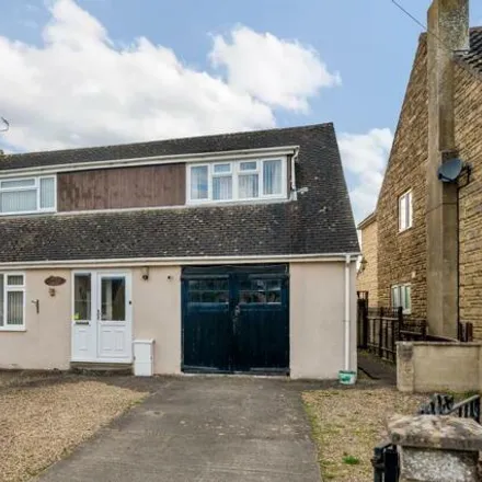 Buy this 3 bed house on Springfield Park in Witney, OX28 6DP