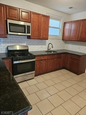 Image 5 - 60 Maple Avenue, Irvington, NJ 07111, USA - Apartment for rent