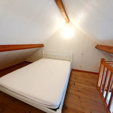 Rent this 2 bed apartment on 15 Avenue du Général de Gaulle in 21110 Genlis, France