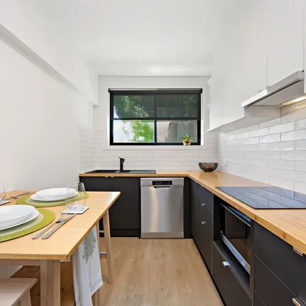 Image 2 - 21 Bellairs Avenue, Seddon VIC 3011, Australia - Apartment for rent