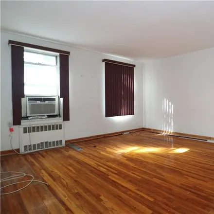 Image 2 - 702 Kathleen Place, New York, NY 11235, USA - Condo for sale