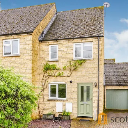Rent this 2 bed duplex on Stow Avenue in Witney, OX28 5GR