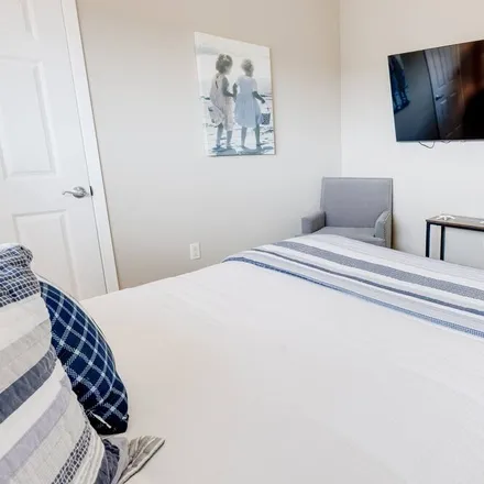 Rent this 3 bed condo on Ocean Shores in WA, 98569