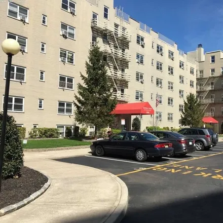 Rent this 1 bed condo on Fort Lee High School in Hoyt Avenue, Fort Lee