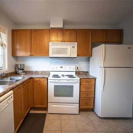 Rent this 2 bed house on Collingwood in ON L9Y 5K4, Canada
