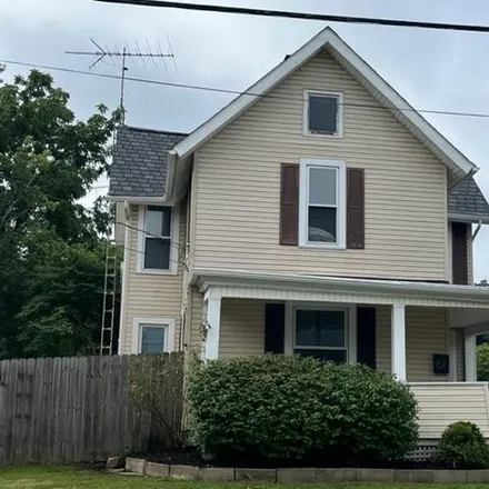 Buy this 3 bed house on 125 East Liberty Street in Ashland, OH 44805