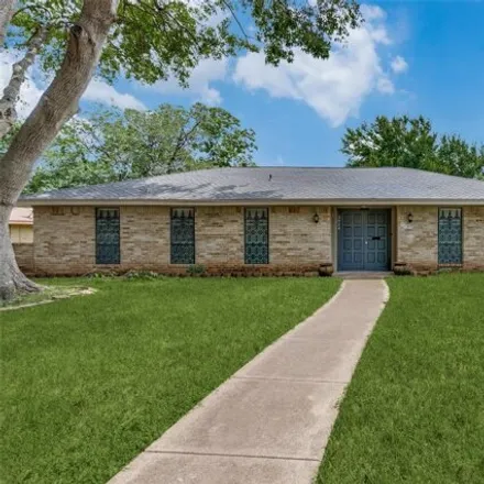 Rent this 3 bed house on 3924 Oak Arbor Drive in Dallas, TX 75233