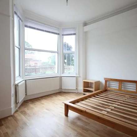 Image 5 - Victoria Park, Ballards Lane, London, N3 1LJ, United Kingdom - Apartment for rent