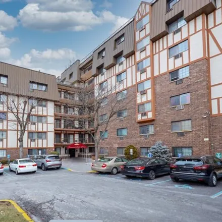 Buy this 1 bed condo on 105 Windham Loop in New York, NY 10314