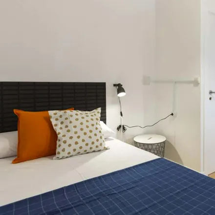 Rent this 1 bed room on Calle de Santa Engracia in 61, 28010 Madrid