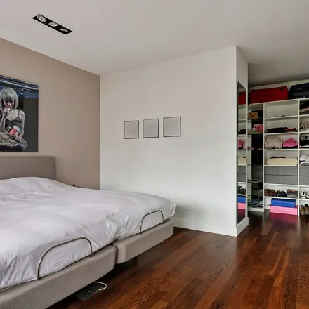 Rent this 5 bed apartment on Straatweg 235 in 3054 AH Rotterdam, Netherlands