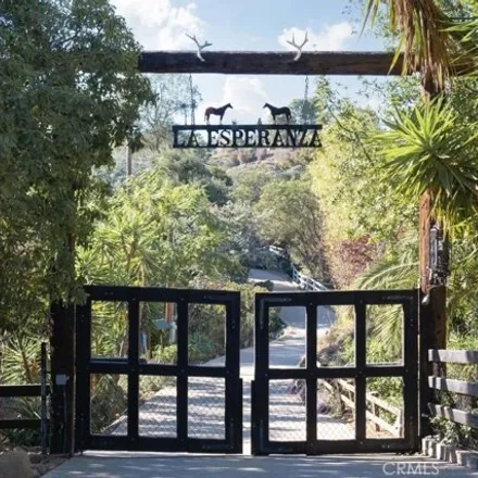 Rent this studio condo on 2517 Hawks Nest Trail in Topanga, Los Angeles County