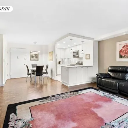 Image 2 - 400 East 85th Street, New York, NY 10028, USA - Apartment for sale