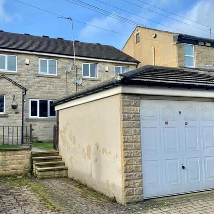 Buy this 3 bed duplex on Prospect Street in Cleckheaton, BD19 3BW