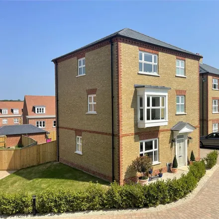 Rent this 4 bed house on 1 Lushington Drive in London, EN4 0FE