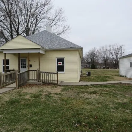 Buy this 3 bed house on 983 Carr Street in Slater, Saline County