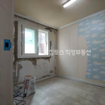 Rent this 3 bed apartment on 서울특별시 서초구 반포동 720-11