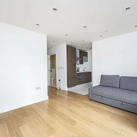 Image 5 - Hodgson House, 26 Christian Street, St. George in the East, London, E1 1SE, United Kingdom - Apartment for rent