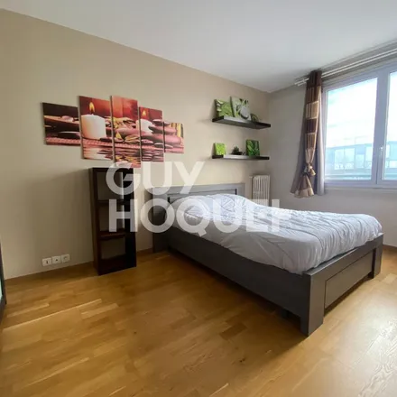 Rent this 2 bed apartment on 2 Avenue Laplace in 94110 Arcueil, France