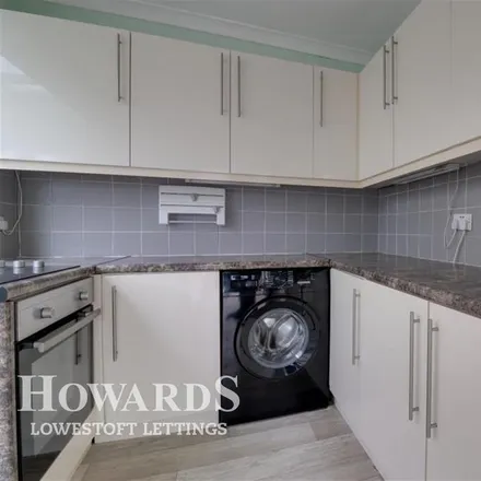 Rent this 2 bed townhouse on Ipswich Road in Lowestoft, NR32 1TT