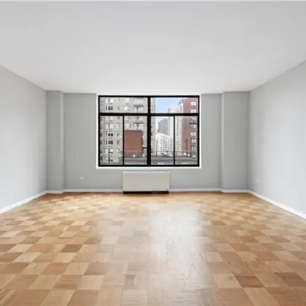 Image 3 - 525 East 80th Street, New York, NY 10028, USA - Condo for sale