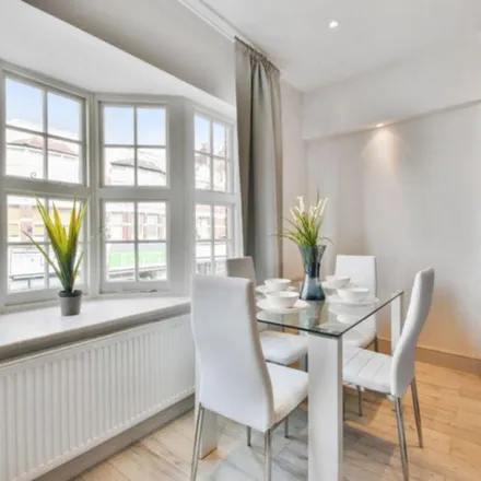 Rent this 3 bed apartment on 10 Queen's Avenue in Winchmore Hill, London